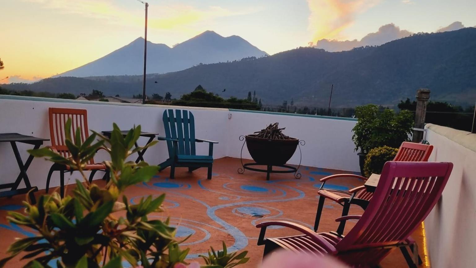 La Quinta Santa Lucia Hotel Antigua Exterior photo